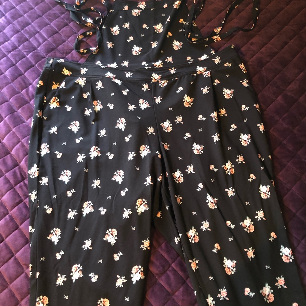 Floral flowy jumpsuit size 4x Torrid (24) new with tags